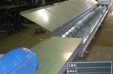 製缶・板金作業：搬送コンベア